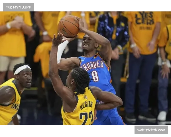 雷霆霍姆格伦外线换防小个，成功干扰对手三分投篮偏出